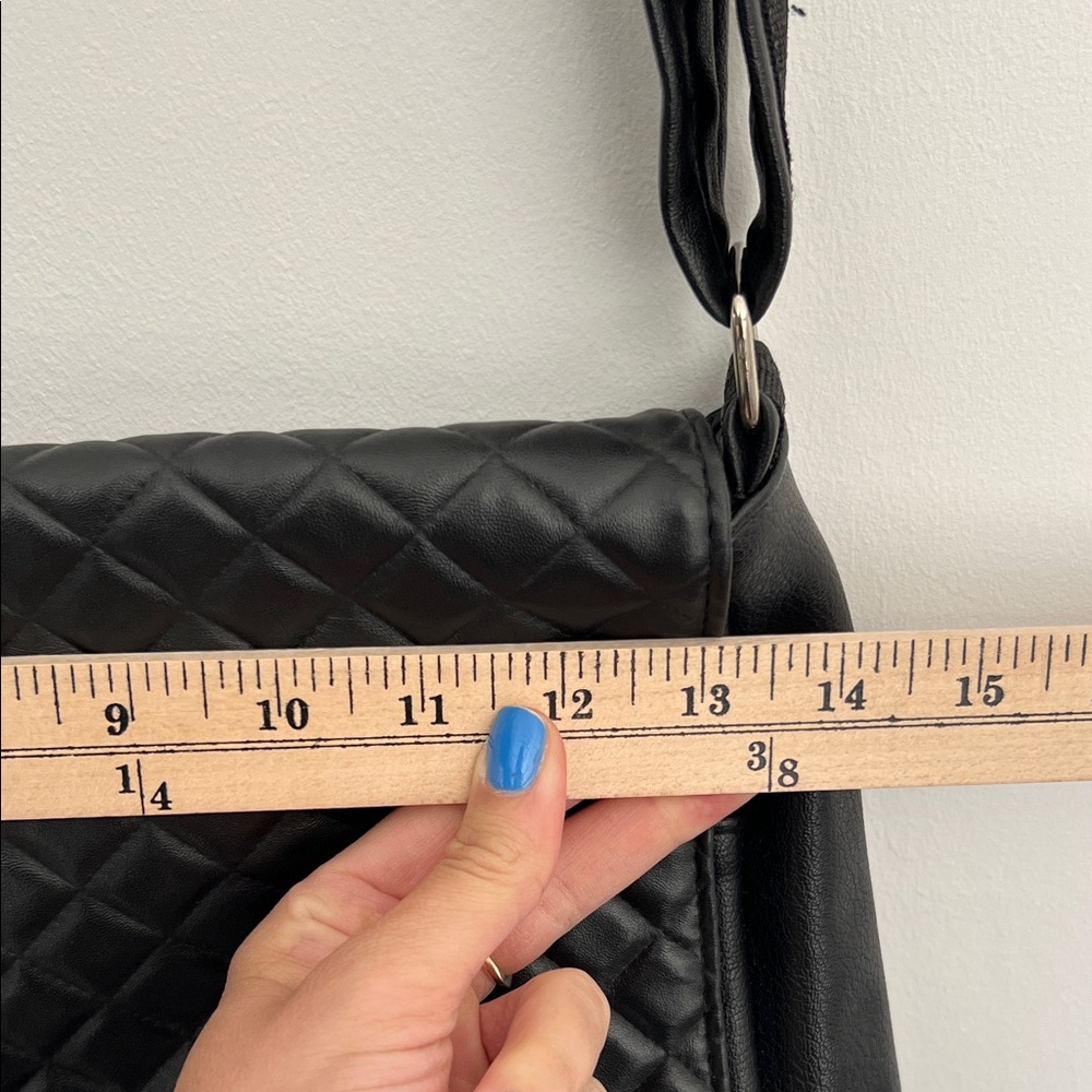 quilted black cross body shoulder bag, faux leather - Picture 3 of 6